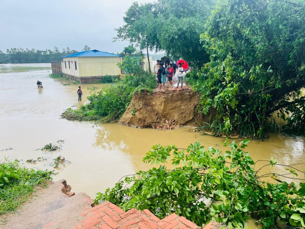 লোহাগাড়ায় টানা বৃষ্টিতে নিম্নাঞ্চল প্লাবিত, দুর্ভোগে মানুষ