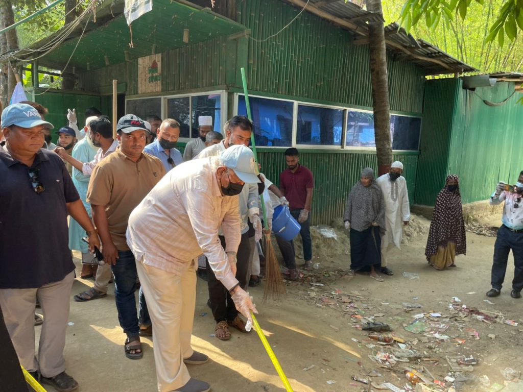 প্রধানমন্ত্রী তারেক রহমানের নির্দেশনায় বান্দরবানে ঝাড়ু হাতে রাস্তা পরিষ্কার করলেন এমপি