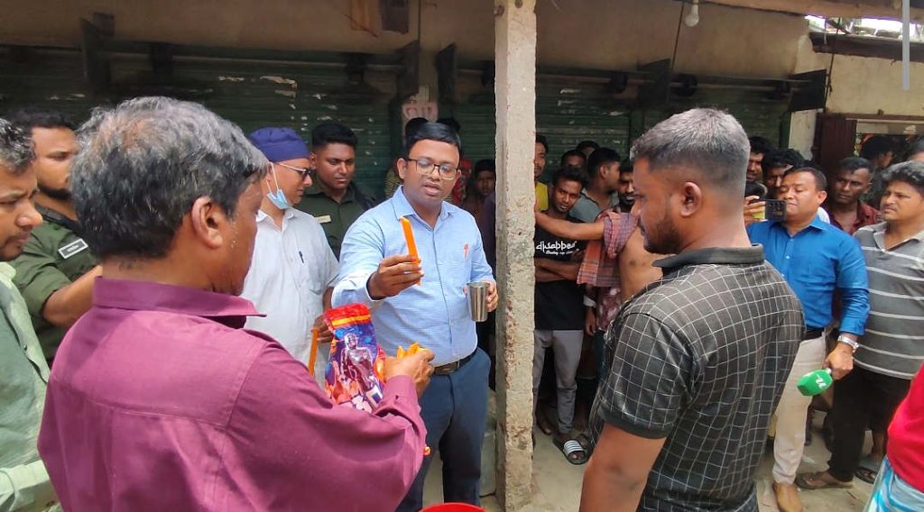 সাতকানিয়ায় ক্ষতিকর রং মিশিয়ে আইস্ক্রিম, জরিমানা ২ লাখ