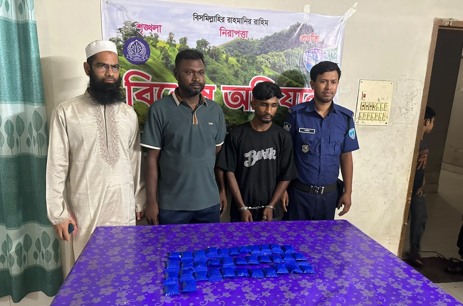নাইক্ষ্যংছড়িতে অভিনব কৌশলে ইয়াবা পাচার কালে যুবক আটক, জব্দ মোটরসাইকেল